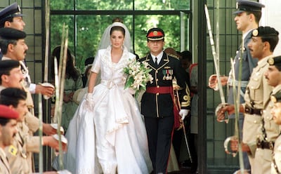 (FILES) Picture dated 10 June 1993 shows Jordanian Crown Prince Abdullah and his wife Rania on their wedding day in Amman. / AFP PHOTO / RABIH MOGHRABI