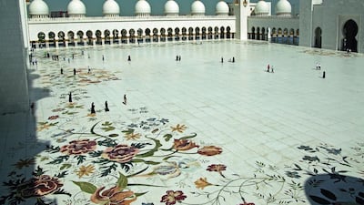 An aerial view of the courtyard designed by Kevin Dean at the Sheikh Zayed Grand Mosque in Abu Dhabi. Courtesy Kevin Dean