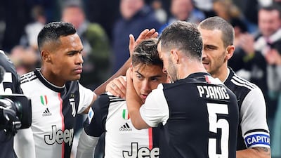 epa07986985 Juventus' Paulo Dybala (2-L) celebrates with teammates after scoring the 1-0 lead during the Italian Serie A soccer match between Juventus FC and AC Milan in Turin, Italy, 10 November 2019. EPA/ALESSANDRO DI MARCO