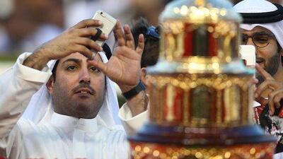 A spectator takes a photograph of the Dubal World Cup trophy during the Dubai World Cup at Meydan Racecourse on March 26, 2016 in Dubai, United Arab Emirates. (Photo by Francois Nel/Getty Images)