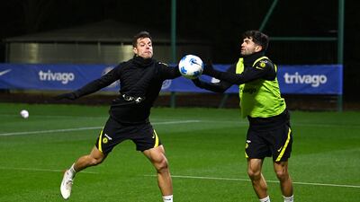 César Azpilicueta and Christian Pulisic compete for the ball.