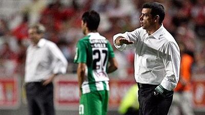 Azenha can speak Arabic fluently.