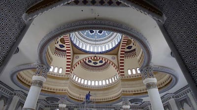 DUBAI, UNITED ARAB EMIRATES Ð May 10, 2011: Laborer working at the under construction Farooq Mosque in Al Safa area in Dubai. (Pawan Singh / The National) For News. Story by James