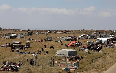 Internally displaced people from Deraa province are gathered near the Israeli-occupied Golan Heights in Quneitra, Syria June 29, 2018. Reuters