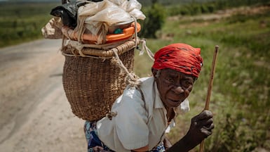 A displaced woman walks with her belongings, following the takeover of the city of Uvira by the M23 rebels, in the east of the Democratic Republic of Congo. AFP