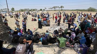 Ramadi residents who fled their homes take refuge. Hadi Mizban / AP