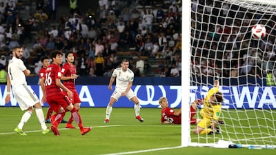 Bale of Real Madrid scores the third goal and completes his hat-trick.