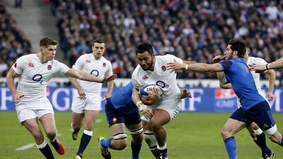 England's number 8 Billy Vunipola (C) runs to evade France's scrum-half Maxime Machenaud (R) during the Six Nations international rugby union match between France and England at the Stade de France in Saint-Denis, north of Paris, on March 19, 2016. AFP PHOTO / THOMAS SAMSON