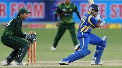 Sri Lanka's cricketer Mahela Jayawardene, right, needs only 13 runs on Friday to reach 10,000 in his ODI career.