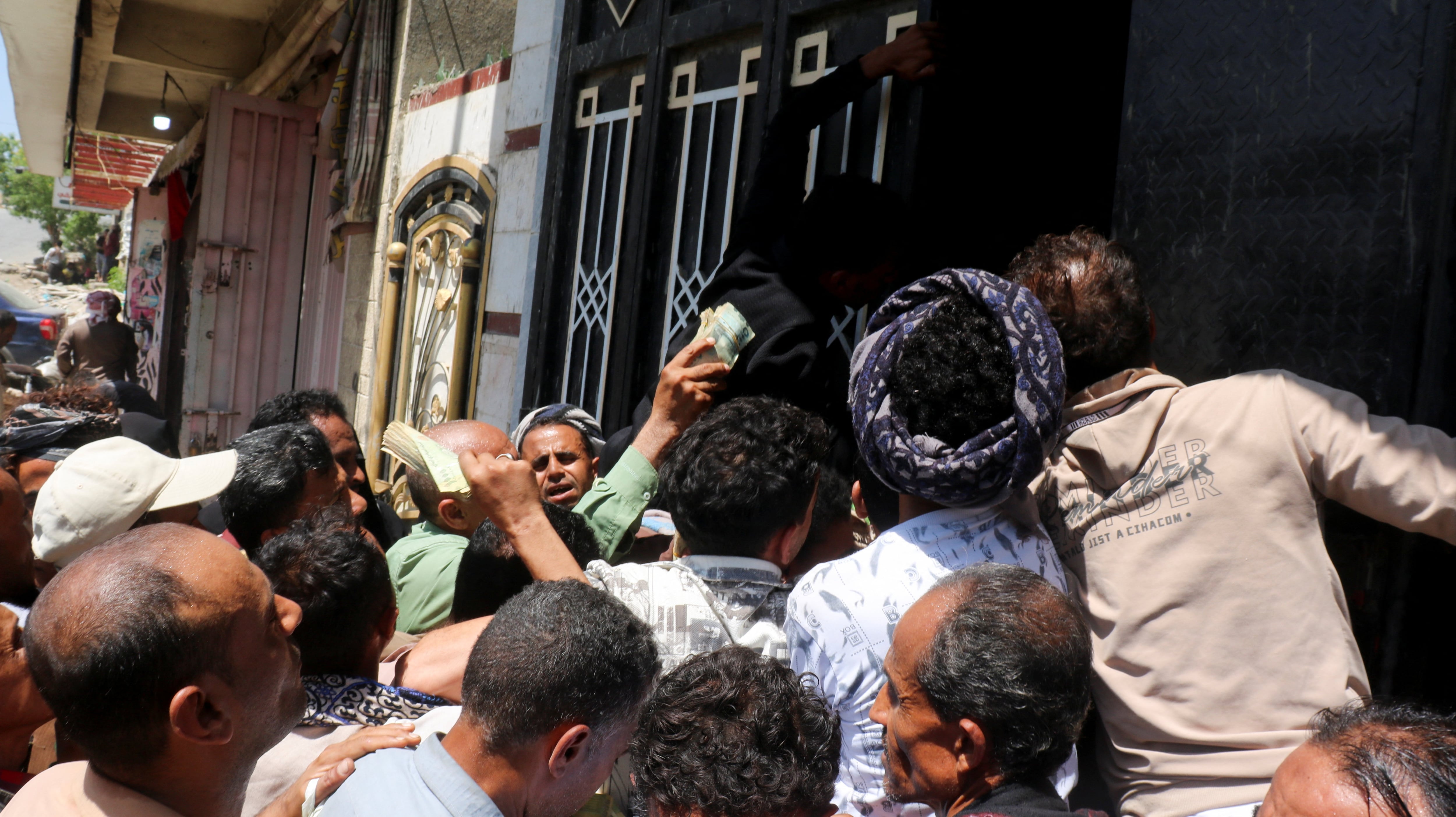 European Union Calls for End to Houthi Blockade of Yemeni City Taiz