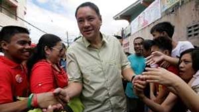 Gilbert Teodoro, who is running as presidential candidate in the Philippines, has resigned as chairman of the ruling coalition.