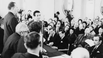 LONDON, UNITED KINGDOM - JANUARY 02: (FILE PHOTO) News Of The World chairman William Carr (standing, left) addresses shareholders at a meeting as rival publishers Robert Maxwell (standing, centre, left) and Rupert Murdoch (bottom, right) await a vote on their respective bids for the paper at the Connaught Rooms on January 2, 1969 in London, England. The phone hacking scandal surrounding News International has escalated with the resignation of the Metropolitan Police Commissioner Sir Paul Stephenson and the arrest of former News of the World Editor Rebekah Brooks. (Photo by Ted West/Central Press/Hulton Archive/Getty Images) *** Local Caption *** 119446068.jpg