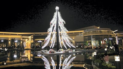 It’s elegant minimalism over at Citywalk Dubai, with a deconstructed tree made of feathers of light that almost look like they are suspended in mid-air. The reflection of the lights in Citywalk’s central water feature only adds to the effect.
