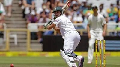 AB de Villiers's knock of 67 allowed South Africa to declare their first innings at a healthy 347 for eight.