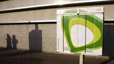 Etisalat and du have both applauded a new ruling by the TRA that is likely to reduce barriers to switching landline operators.