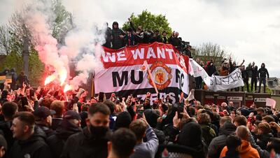 Manchester United fans protest against the club's owners ahead of the Premier League with Liverpool in May, 2001. AFP