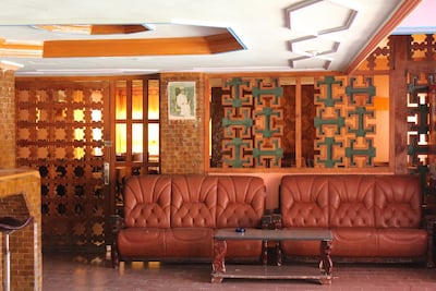 Mohammed Chabaa's wood claustras and mousharabiyas for the Roses du Dades Hotel. Courtesy Faraoui & de Mazieres studio. Patrice and Pauline de Mazieres archives