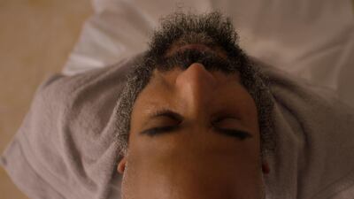 Amber tells the story of a barber who is caught in a deadly situation when he learns that his first customer of the day isn’t who he seems. The film stars Joaquim Gonsalves and Rik Aby, both of whom have acted in a number of locally-produced films. Faisal Hashmi