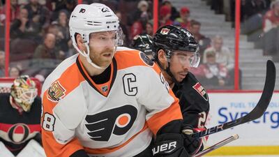 Philadelphia Flyers centre Claude Giroux and Ottawa Senators centre Chris Kelly follow the puck in the first period at Canadian Tire Centre on December 1, 2016.Marc DesRosiers / USA Today