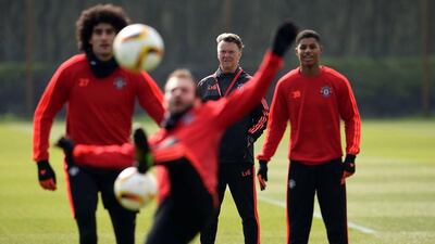 Manchester United’s Dutch manager Louis van Gaal (C) attends a team training session at their Carrington Training Centre in Manchester, north west England on March 16, 2016 ahead of their Uefa Europa League second leg football match against Liverpool. AFP / Paul ELLIS