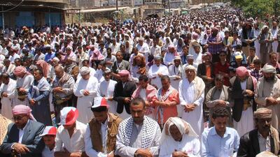 Yemeni protesters perform Friday prayers on March 27, 2015, under the slogan "Together to end the insurgency", following a demonstration in the strategic city of Taez in support of the Saudi-led operations against Shiite rebels. STR/AFP Photo