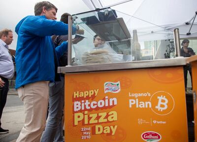 Free pizza is offered during the "Happy Bitcoin Pizza Day" ahead of the World Economic Forum (WEF) in Davos, Switzerland, May 22, 2022. Picture taken May 22, 2022. REUTERS / Arnd Wiegmann