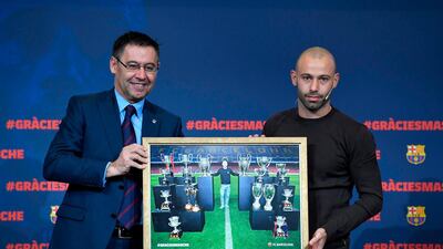 Javier Mascherano, right, was given a big farewell by Barcelona on Wednesday, including received a framed picture from club president Josep Maria Bartomeu. Luis Gene / AFP