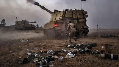 Iraqi forces fire a M109 self-propelled howitzer towards the village of Al Muftuya from a position in Kani Al Harami, some 35 kilometres of Mosul, on October 19, 2016. Bulent Kilic / AFP