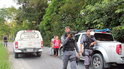 Brazilian military police hunt for fugitives from the Anisio Jobim penitentiary complex on January 2, 2017, after a riot at the prison in Manaus, Amazonia state that left at least 60 people dead and several injured. Marcio Silva / AFP