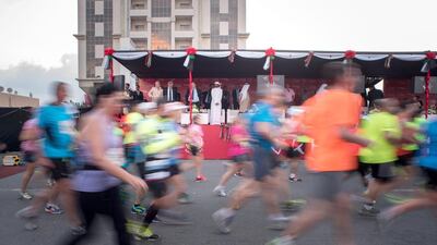 Runners rush through the start line in presence of dignitaries