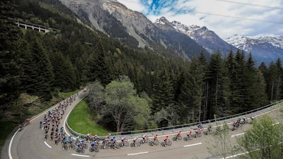 The peloton coming down the San Bernardino pass. AFP