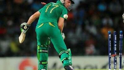 Apart from under-utilising himself as a batsman, AB de Villiers's captaincy has been poor. Lakruwan Wanniarachchi / AFP