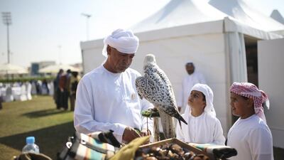 Pakistani falconer Abdullah Mia Sodagar displays his falcon for students.
