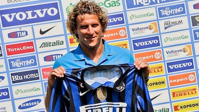 Forlan poses with his Inter Milan jersey on September 1, 2011. Inter signed Forlan from Atletico earlier following the sale of Samuel Eto’o. Giuseppe Aresula / AFP