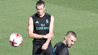 Real Madrid's Karim Benzema and Gareth Bale take part in the training session. Javier Soriano / AFP