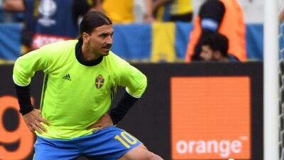 Zlatan Ibrahimovic of Sweden warms up during the Uefa Euro 2016 group E preliminary round match between Republic of Ireland and Sweden at Stade de France in Saint-Denis, France, 13 June 2016. Filip Singer / EPA