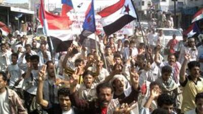 Southern Yemeni men shout slogans and wave the flag of the former independent southern state yesterday during a demonstration to demand the restoration of the region's independence, in Lah province, 320km south of Sana'a.