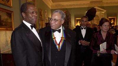 Chatting to Sidney Poitier after a gala event in Washington, in December 2002. AFP