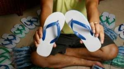 Galo Damon Calizo of the UPAA-UAE co-ordinated with Indian expats to buy flip-flops for needy children in the Philippines.