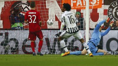 Juventus’ Juan Cuadrado (2R) scores a goal. REUTERS/Michael Dalder