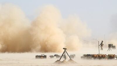 Iraqi Shiite militias fire artillery during clashes with ISIL. Reuters