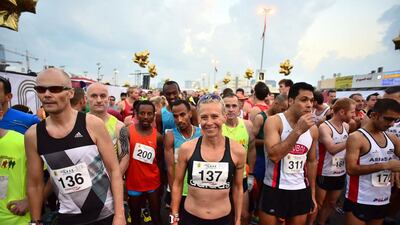 Runners at the start line.