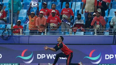 Benny Howell of Desert Vipers takes the catch of Shimron Hetmyer.