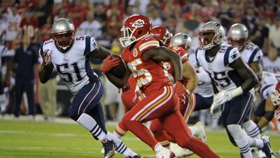Kansas City Chiefs running back Jamaal Charles carries the ball against New England Patriots middle linebacker Jerod Mayo during the Chiefs' victory on Monday night in the NFL. John Rieger / USA Today Sports / September 29, 2014