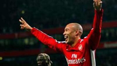 Mikael Silvestre, the Arsenal defender, is expected to leave the English Premier League club this summer.