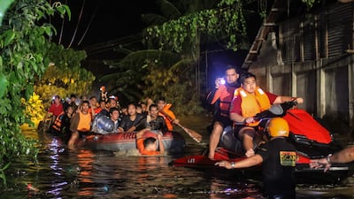 Rescue workers evacuate flood-affected residents in Davao on the southern Philippine island of Mindanao early on December 23, 2017 after Tropical Storm Tembin dumped torrential rains across the island. Manman Dejeto / AFP