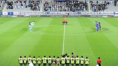 Al Shabab, the Dubai club Caio Junior managed from 2014 until this May, and Al Nasr observe a moment of silence for Chapecoense. Photo Courtesy / Arshad Khan / AGL
