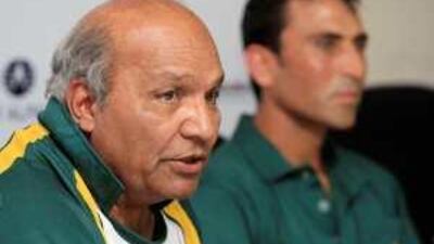 Intikhab Alam, left, and Younus Khan, right, are not pushing the panic button despite the series defeat.