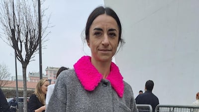 Mixing a tartan kilt with a pink collar