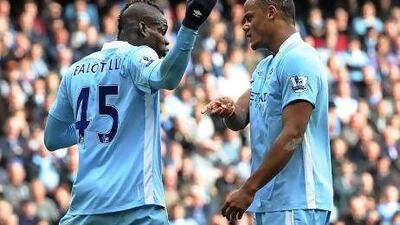 Manchester City’s Mario Balotelli, left, argues with his club captain Vincent Kompany during last week’s game against Sunderland.